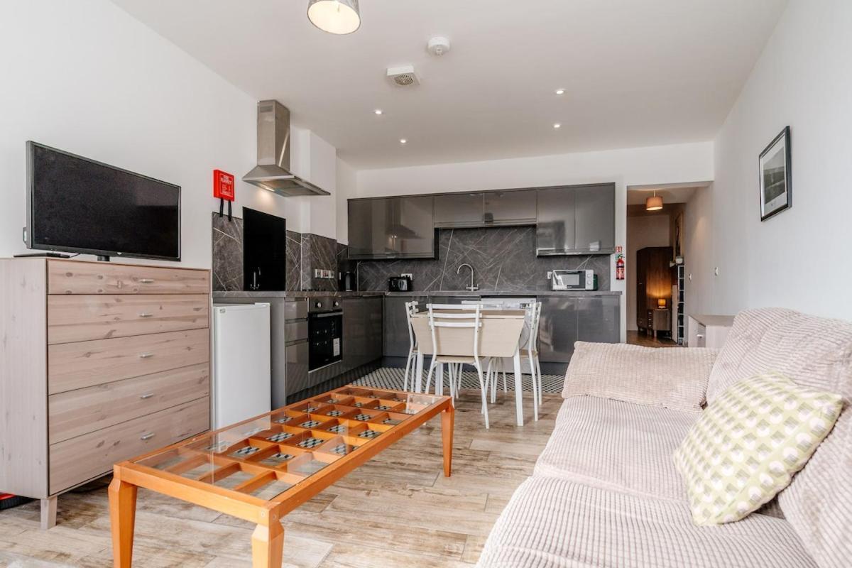 Cozy-free Parking-12 Mins Center Apartment